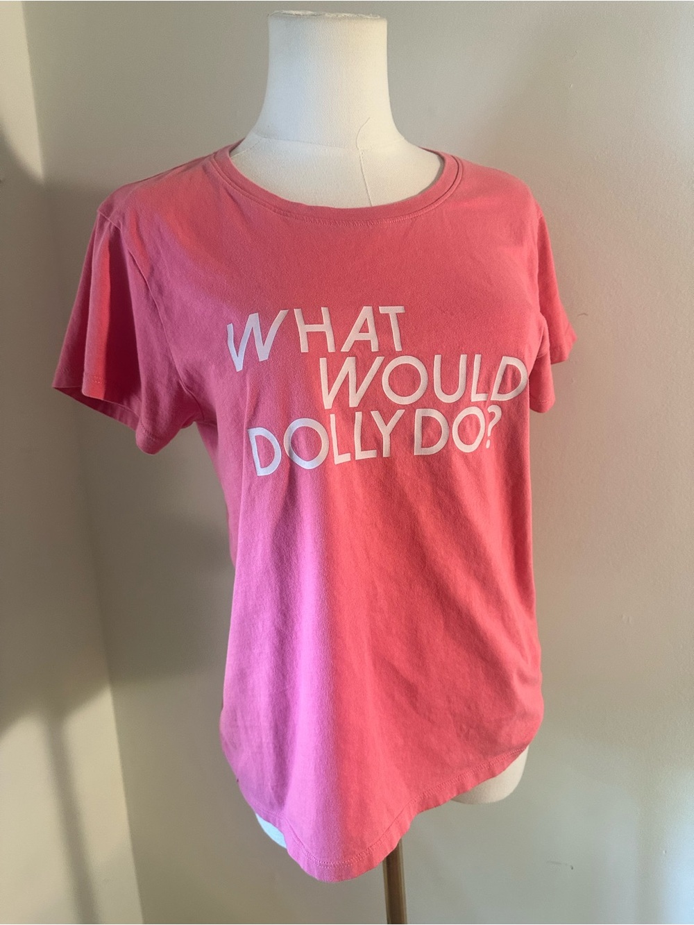 Draper James WHAT WOULD DOLLY DO 100% Cotton pink tee Small